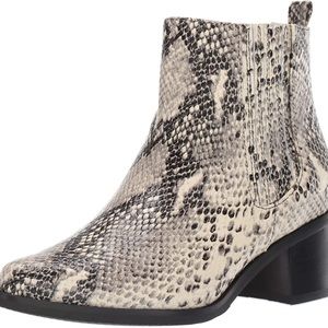 Blondo Women's Elvina Waterproof Block Heel Ankle Bootie Snake Skin Print Sz 8.5